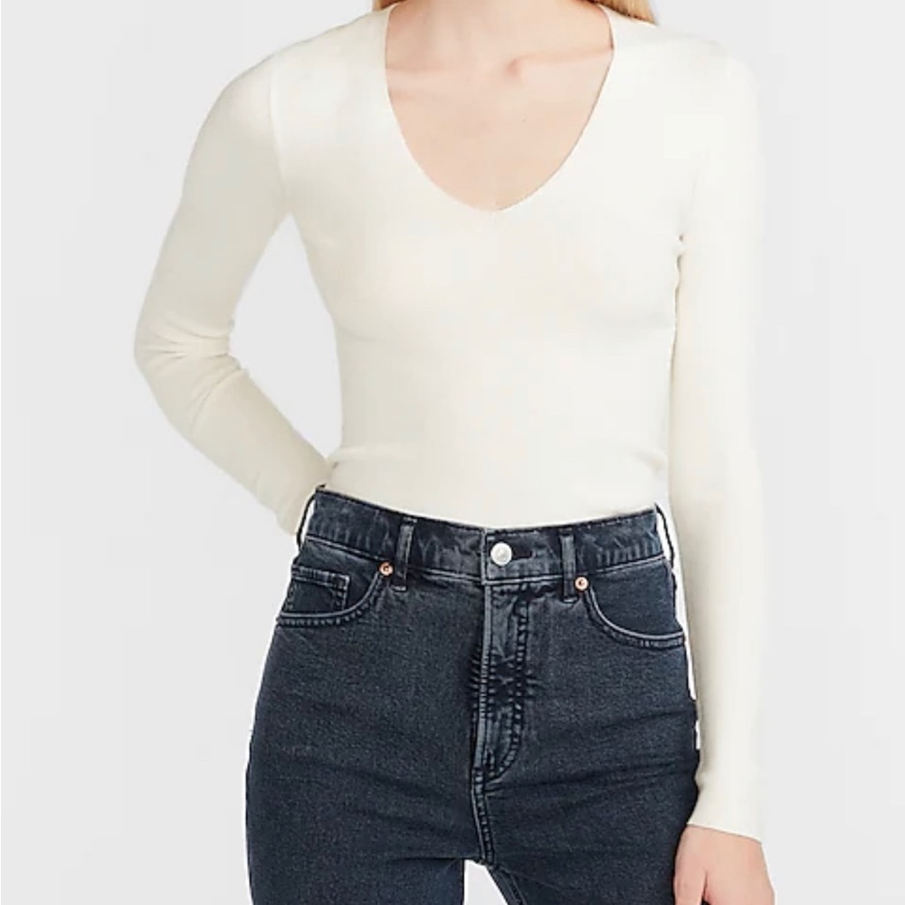 Express cream fitted v neck sweater. Size 00